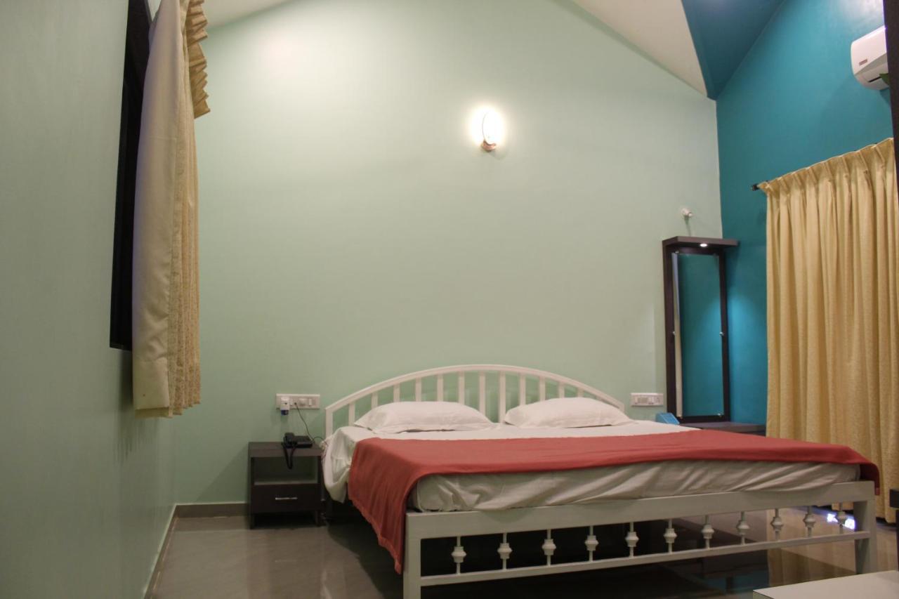 Shivraj Palace Resort *